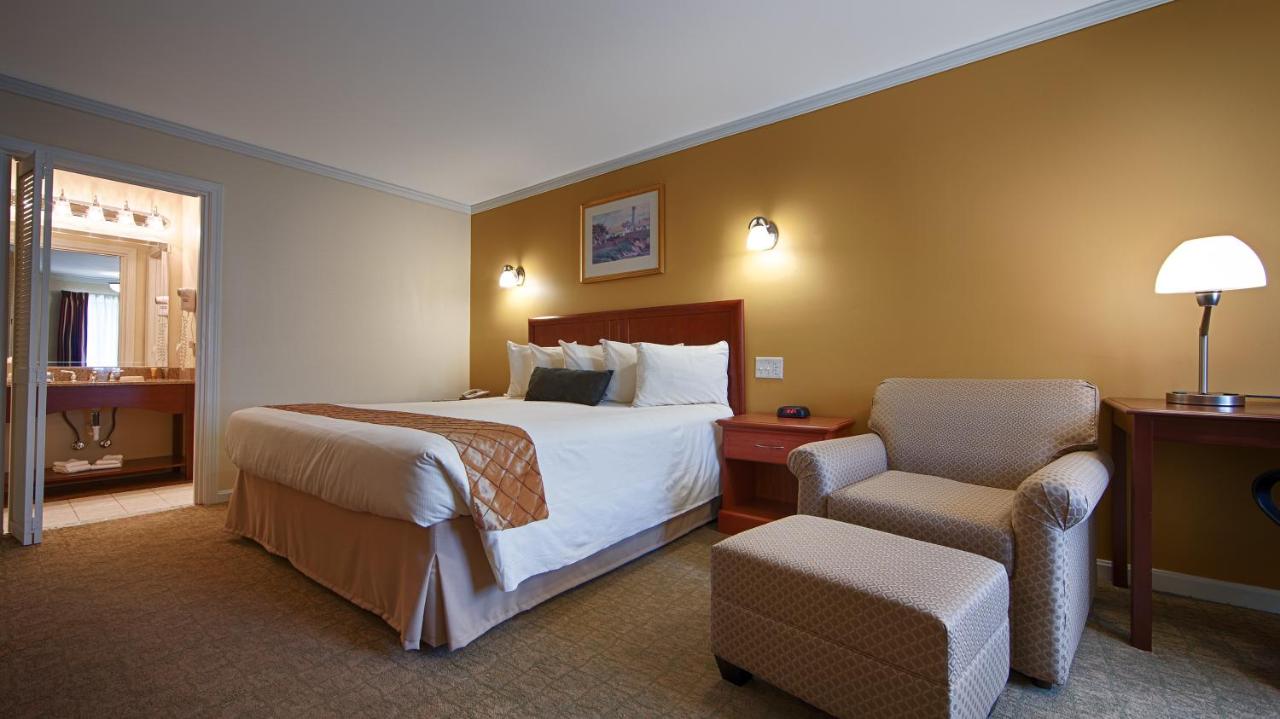 King Suite with Sofa Bed - Non-Smoking at Best Western Acadia Park Inn