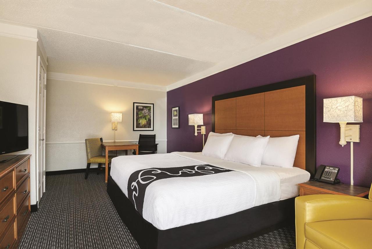 King Room - Non-Smoking at Baymont by Wyndham Greenville Woodruff Rd