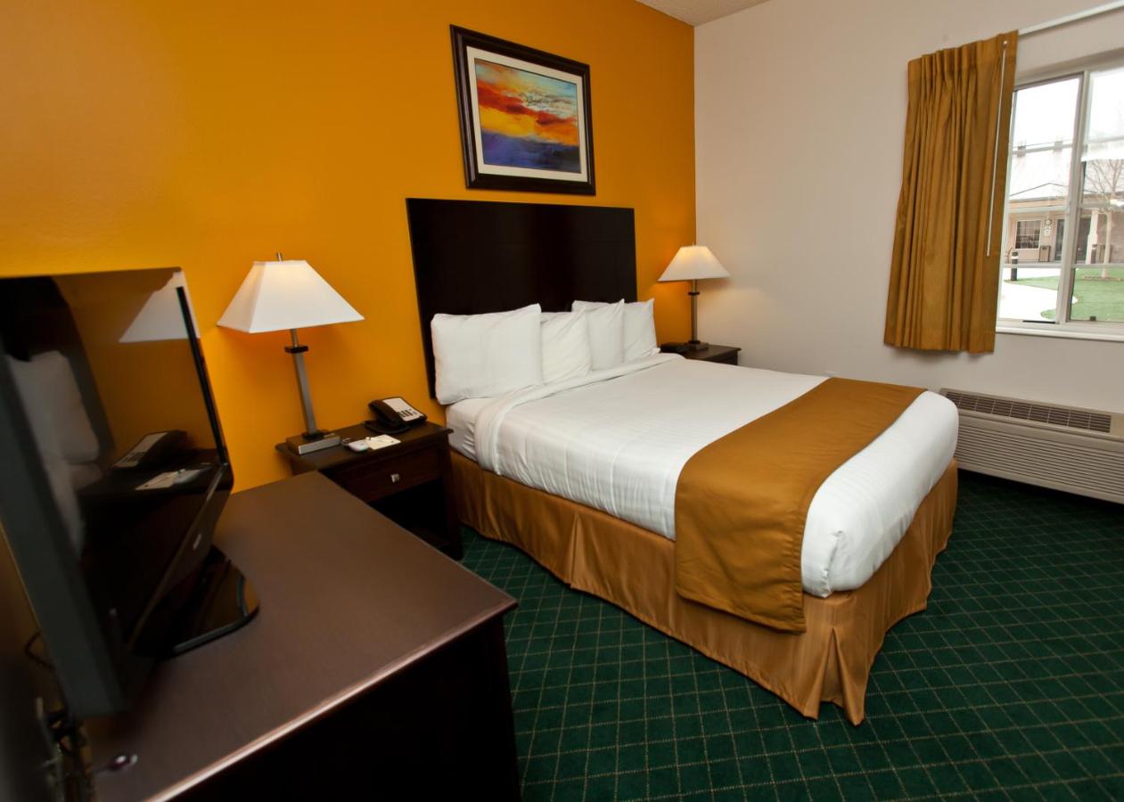 Queen Suite with Sofa Bed at Landmark Inn Fort Irwin