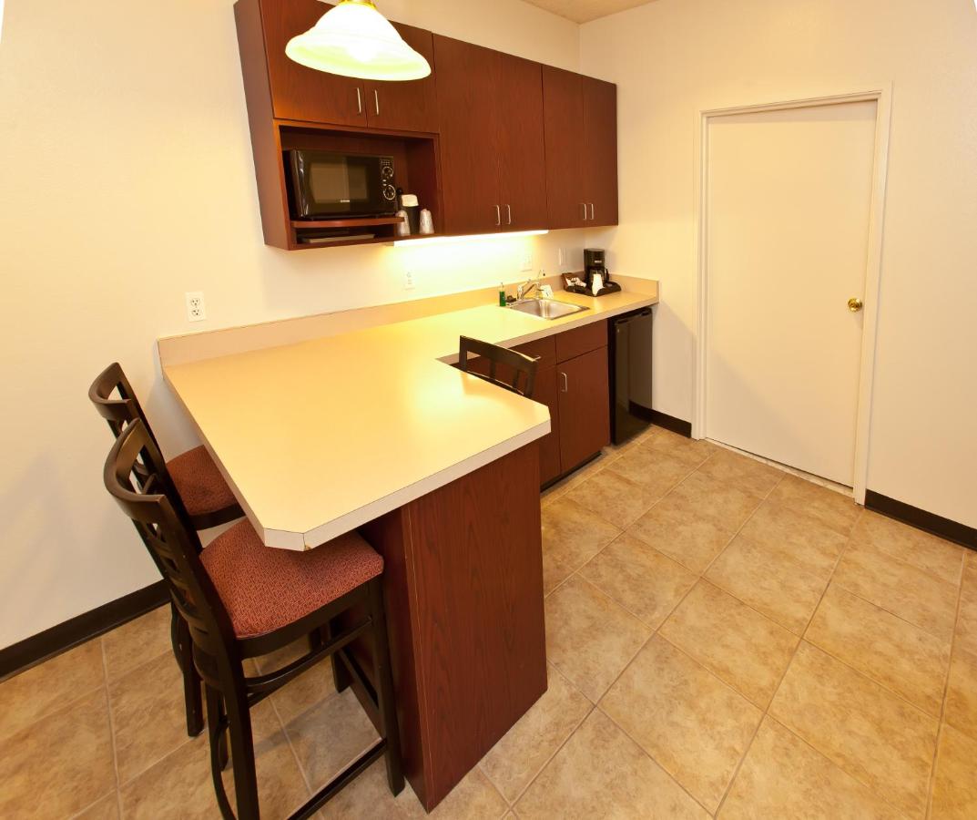 Queen Suite with Sofa Bed at Landmark Inn Fort Irwin
