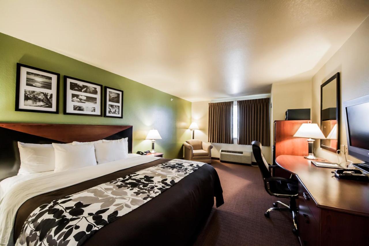 King Suite at Sleep Inn & Suites Shamrock