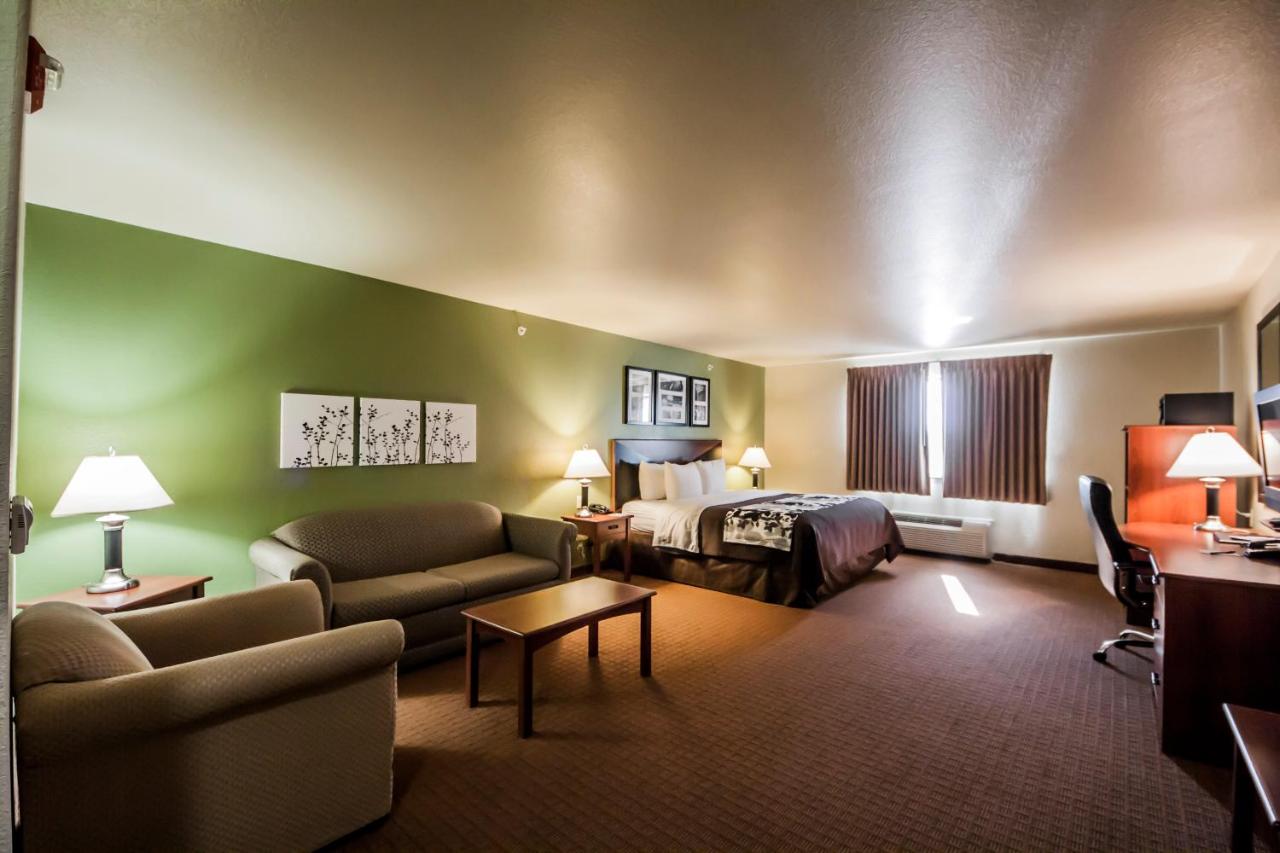 King Suite at Sleep Inn & Suites Shamrock
