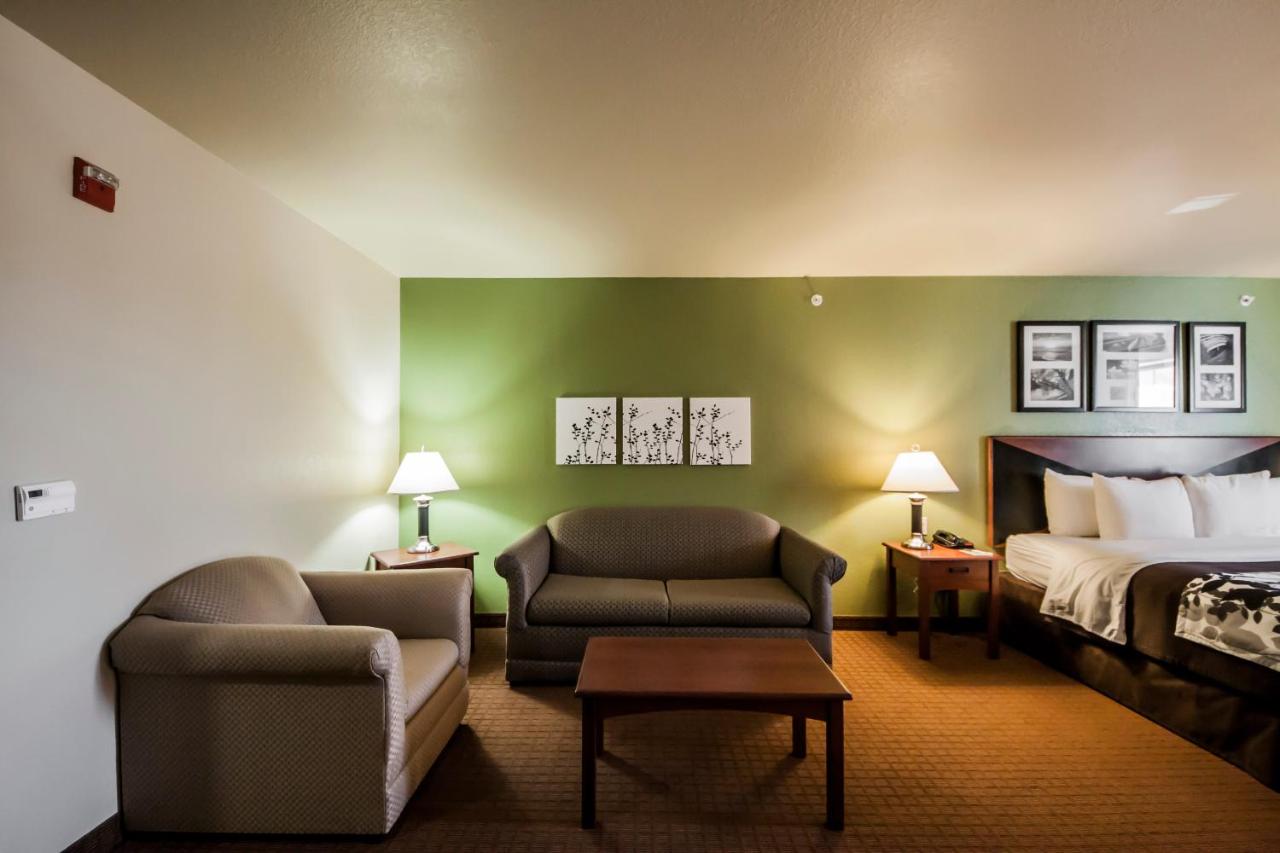 King Suite at Sleep Inn & Suites Shamrock