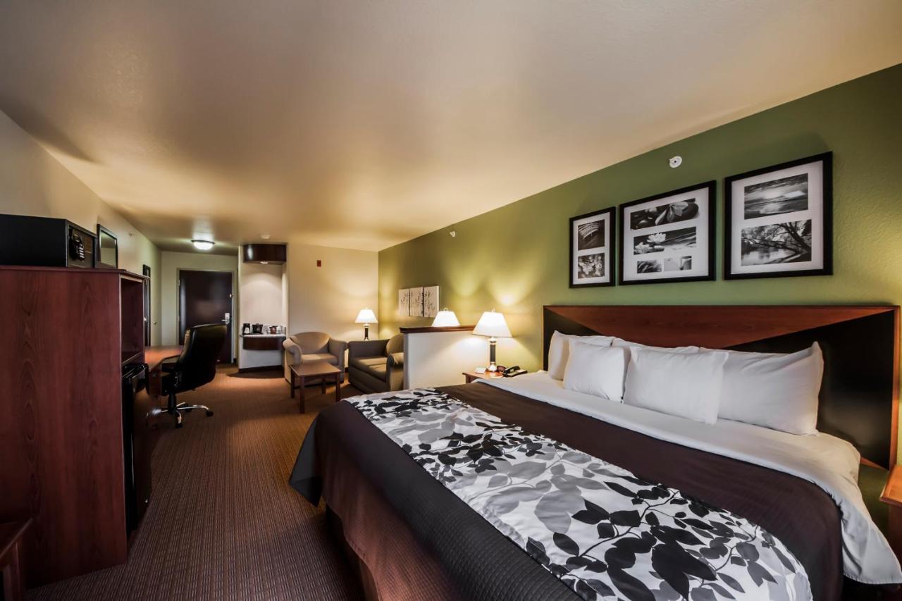King Suite at Sleep Inn & Suites Shamrock
