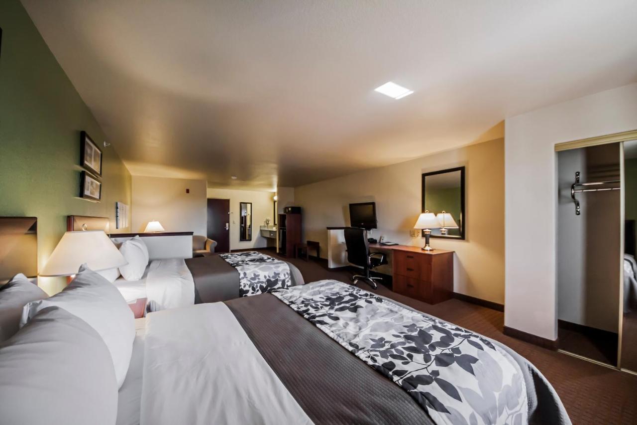 Queen Suite with Two Queen Beds at Sleep Inn & Suites Shamrock
