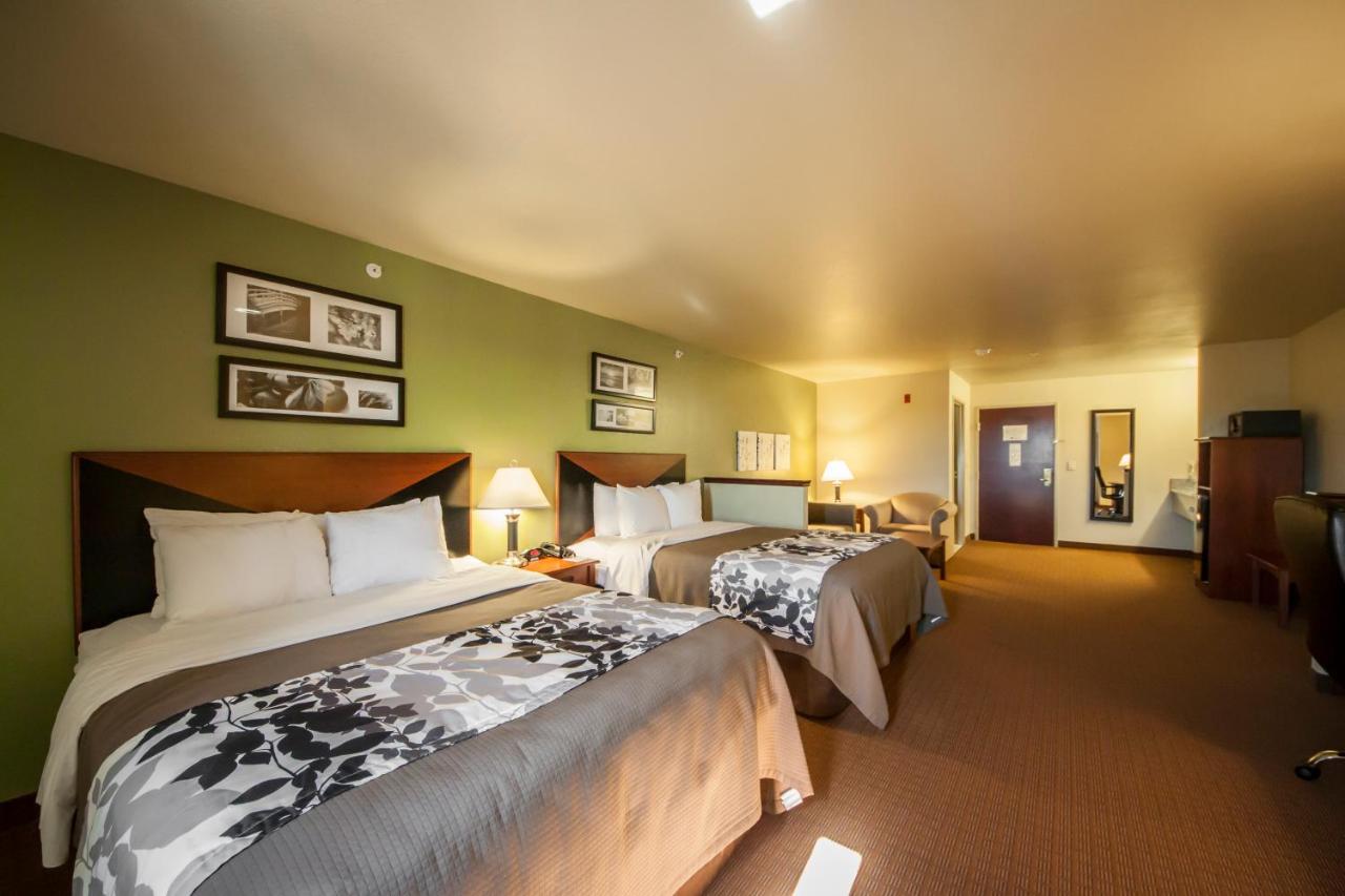 Queen Suite with Two Queen Beds at Sleep Inn & Suites Shamrock