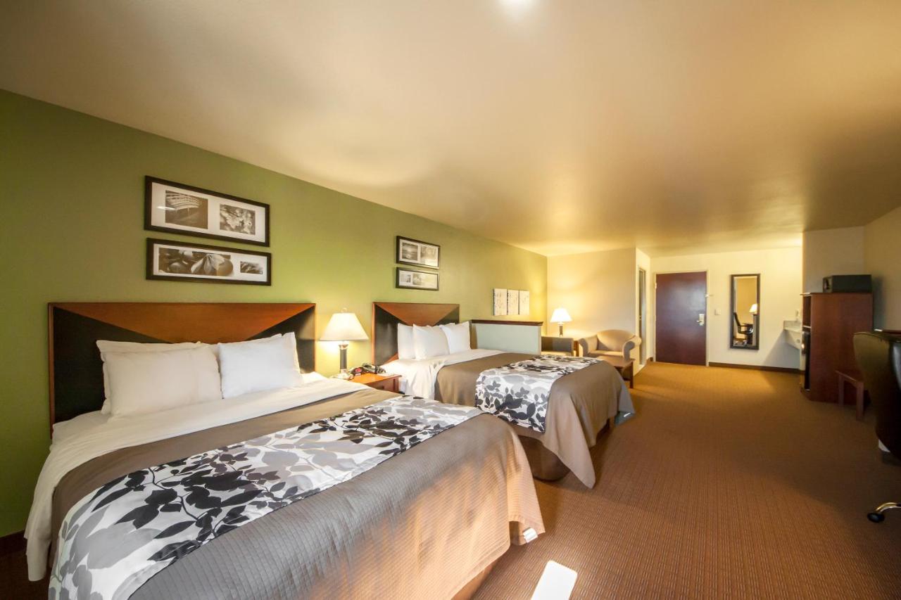 Queen Suite with Two Queen Beds at Sleep Inn & Suites Shamrock