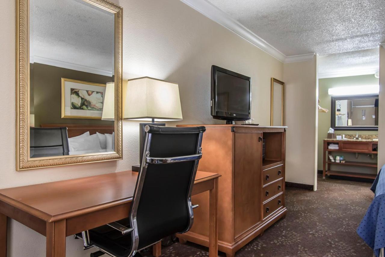 Deluxe Double Room at Clarion Inn Morgan City