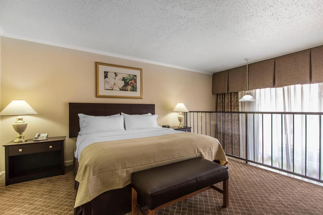 King Suite - Non-Smoking at Clarion Inn Morgan City