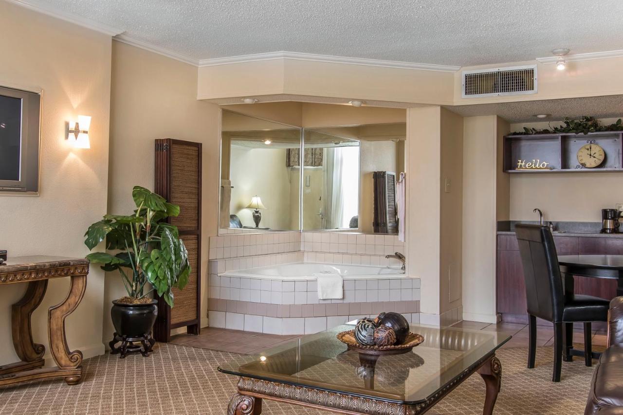 King Suite - Non-Smoking at Clarion Inn Morgan City