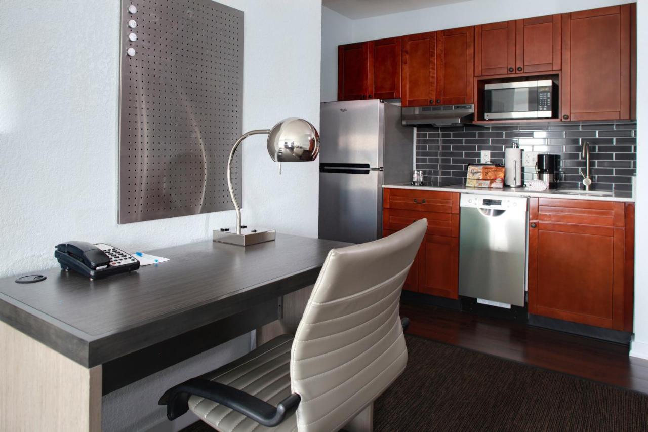 Queen Studio - Disability Access with Tub at HYATT house Branchburg / Bridgewater