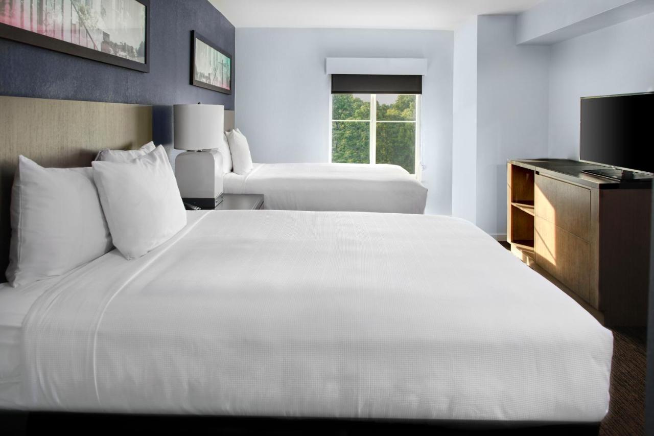 Studio Two Queens at HYATT house Branchburg / Bridgewater