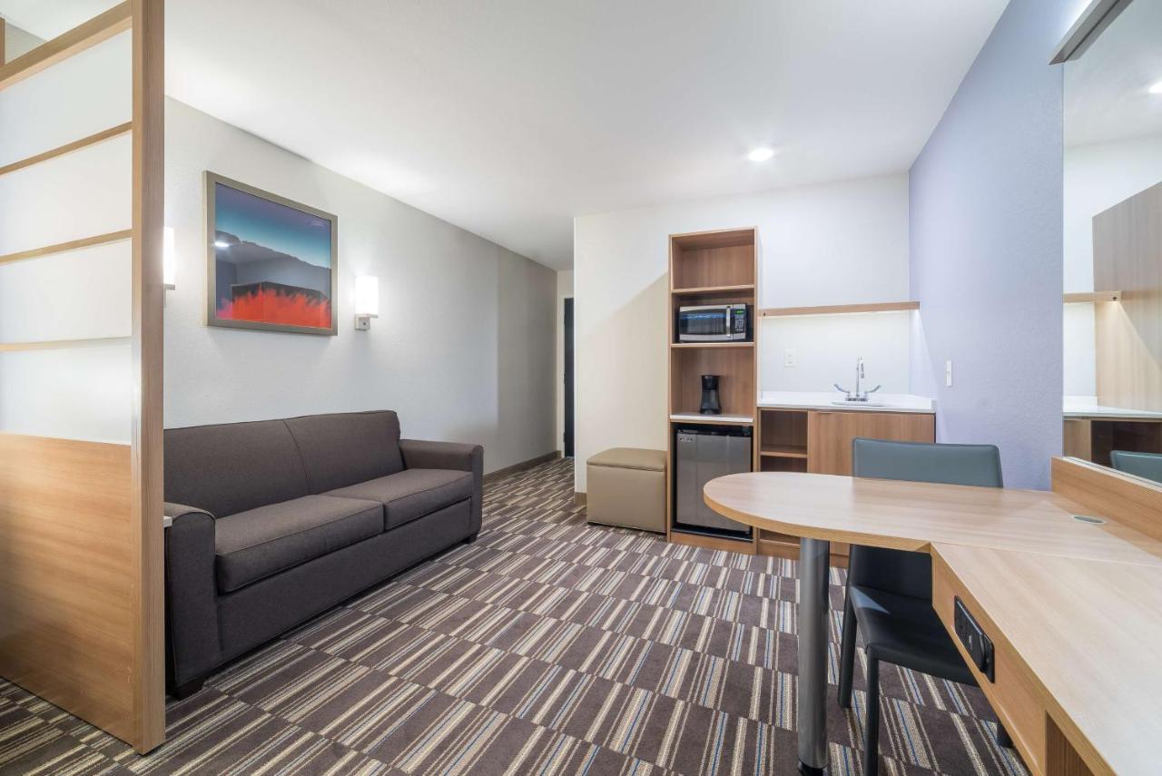 King Suite, Non-Smoking at Microtel Inn & Suites By Wyndham Moorhead Fargo Area