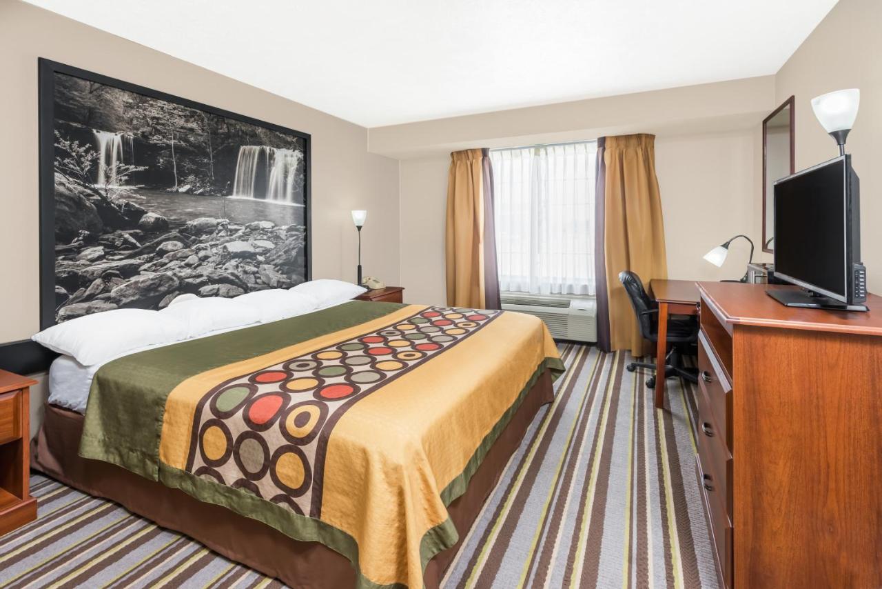 King Room - Non-Smoking at Super 8 by Wyndham Bolivar