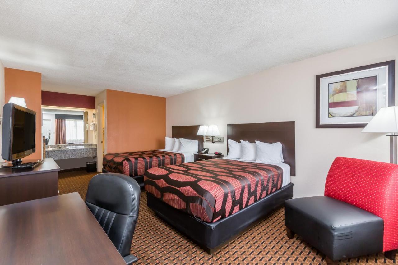 Double Room with Two Double Beds - Smoking at Days Inn by Wyndham Pearl/Jackson Airport