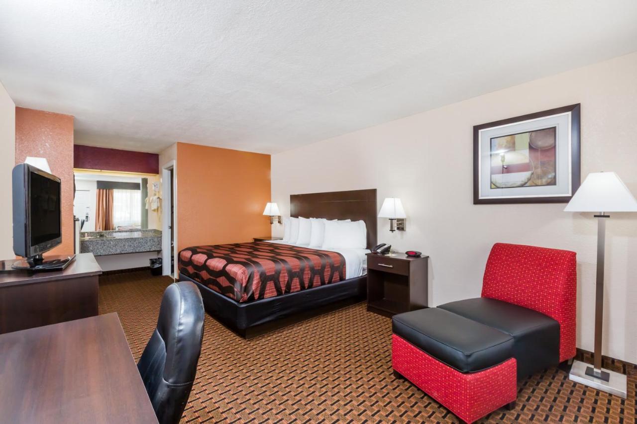 King Room - Non-Smoking at Days Inn by Wyndham Pearl/Jackson Airport