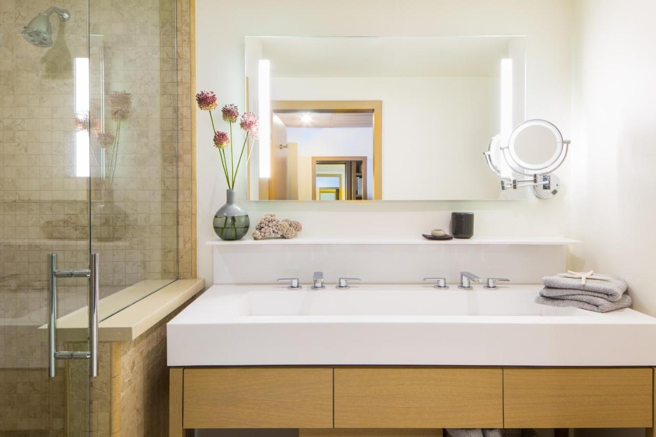 | Malibu Beach Inn