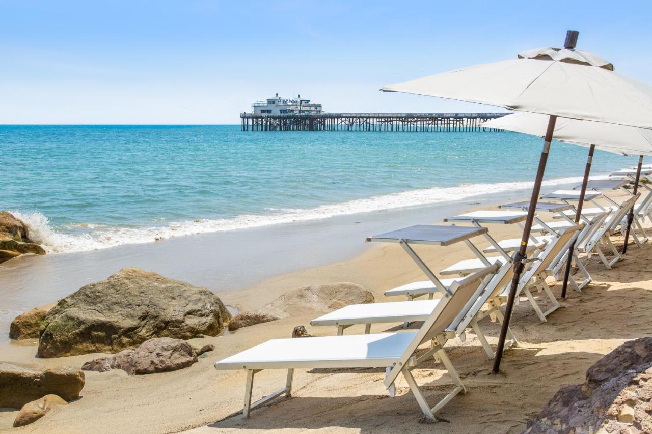 | Malibu Beach Inn