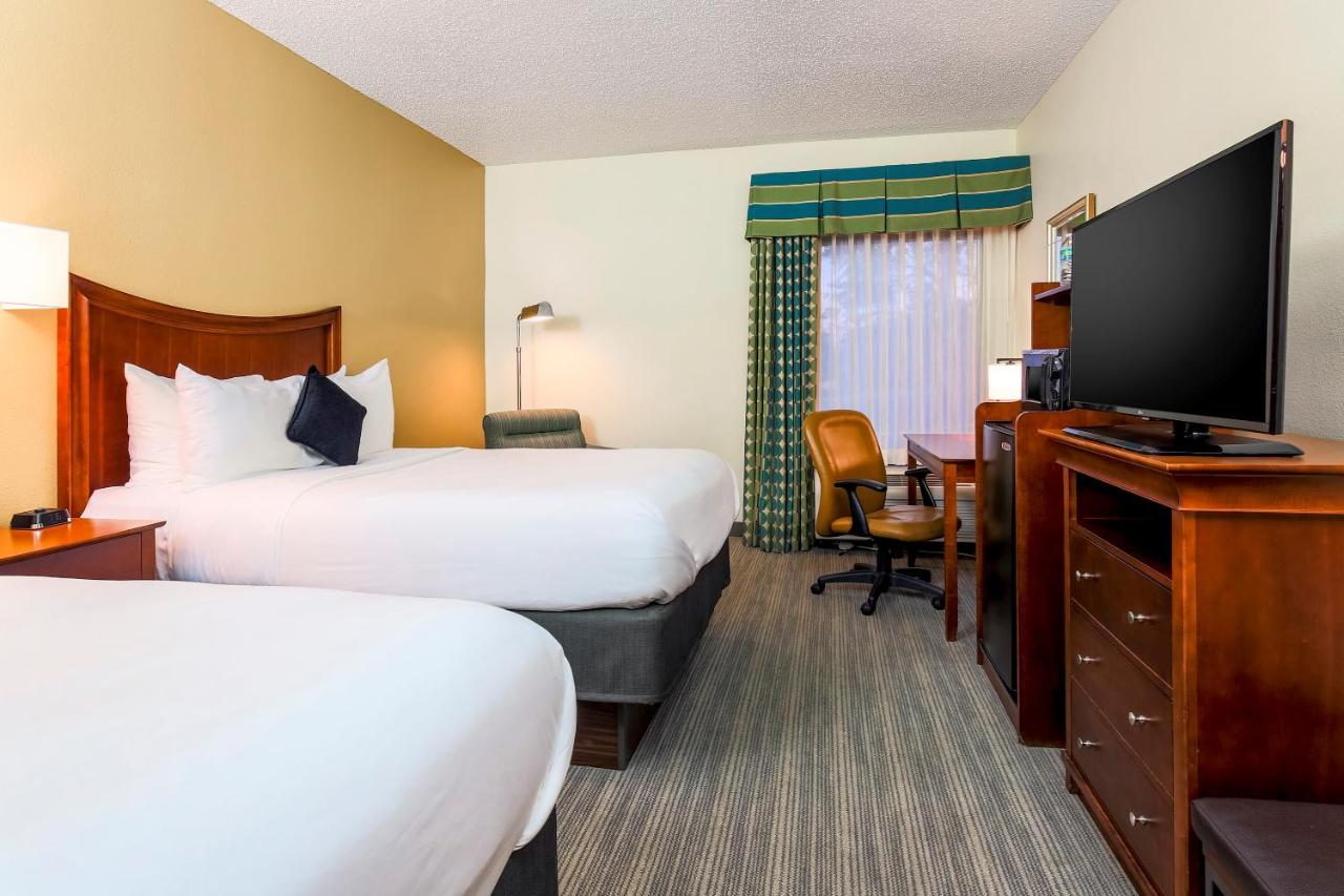 Double Room with Two Double Beds - Smoking at Red Lion Inn & Suites Hattiesburg