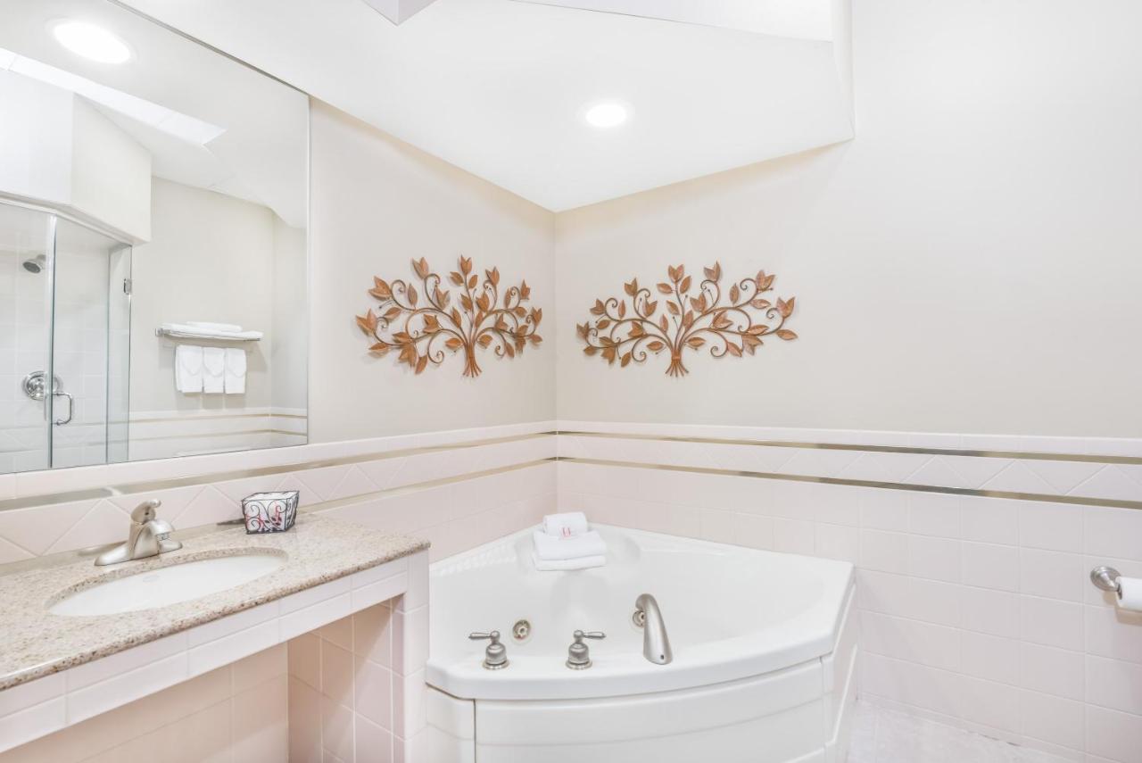 Studio Suite with 1 King Bed, Non-Smoking at Howard Johnson by Wyndham Downtown Rapid City