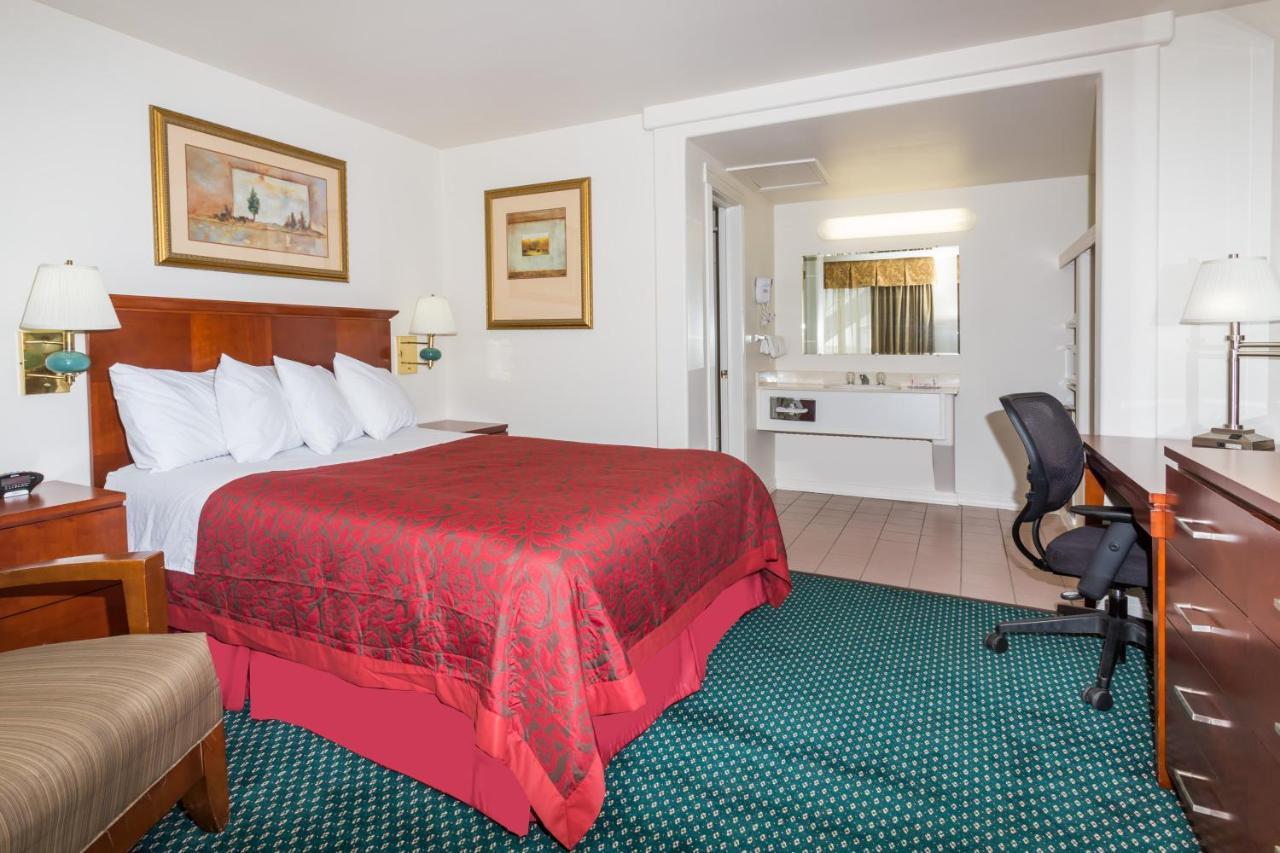Queen Room - Non-Smoking at Days Inn by Wyndham Kimball