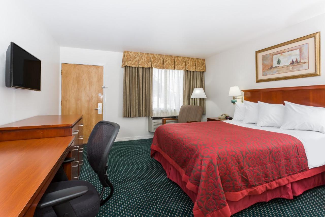 Queen Room - Non-Smoking at Days Inn by Wyndham Kimball