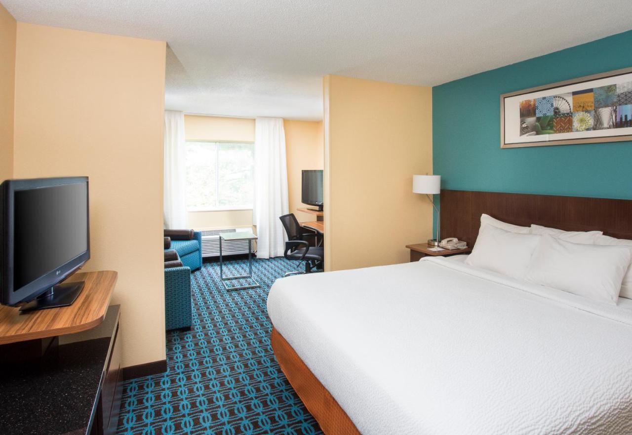 Executive Suite, 1 King, Sofa bed at Fairfield Inn & Suites Quincy