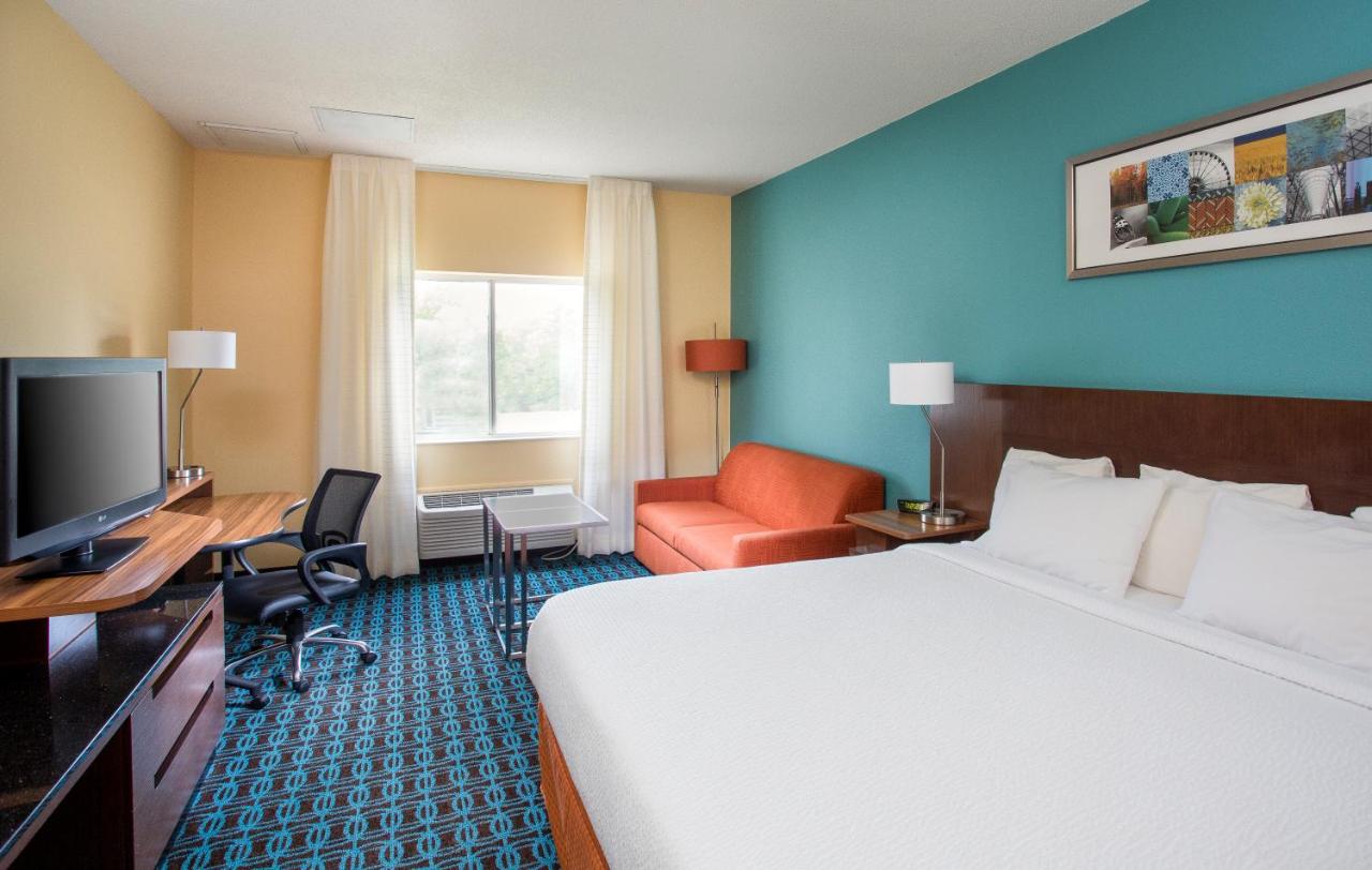 King Room at Fairfield Inn & Suites Quincy