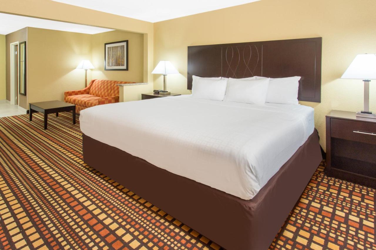 King Studio Suite - Non-Smoking at Days Inn & Suites by Wyndham Davenport East