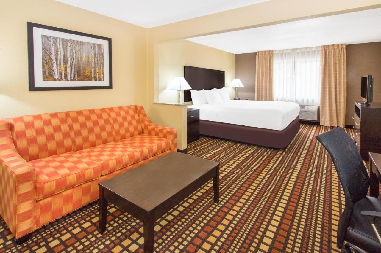 King Studio Suite - Non-Smoking at Days Inn & Suites by Wyndham Davenport East