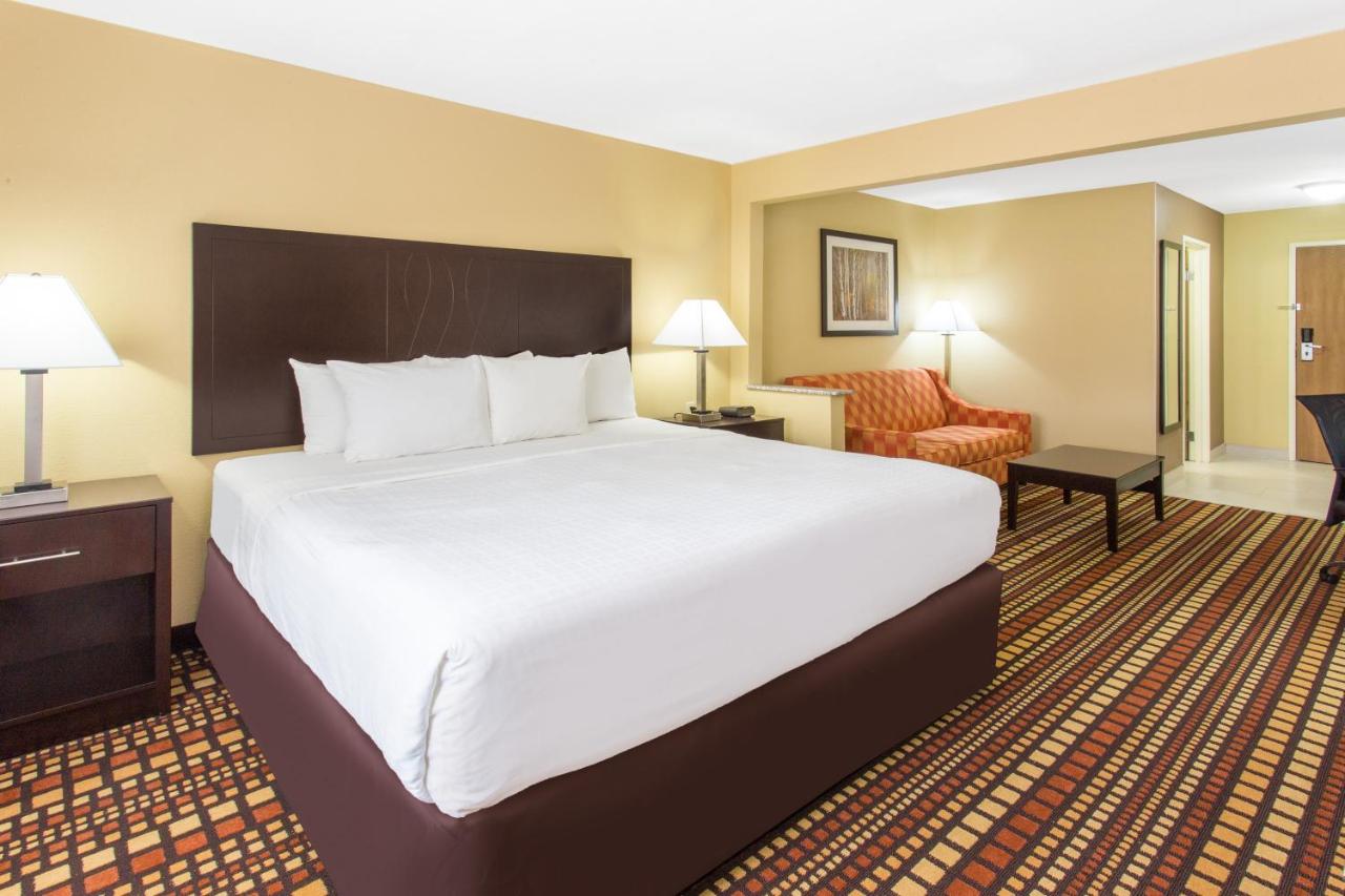 King Studio Suite - Non-Smoking at Days Inn & Suites by Wyndham Davenport East