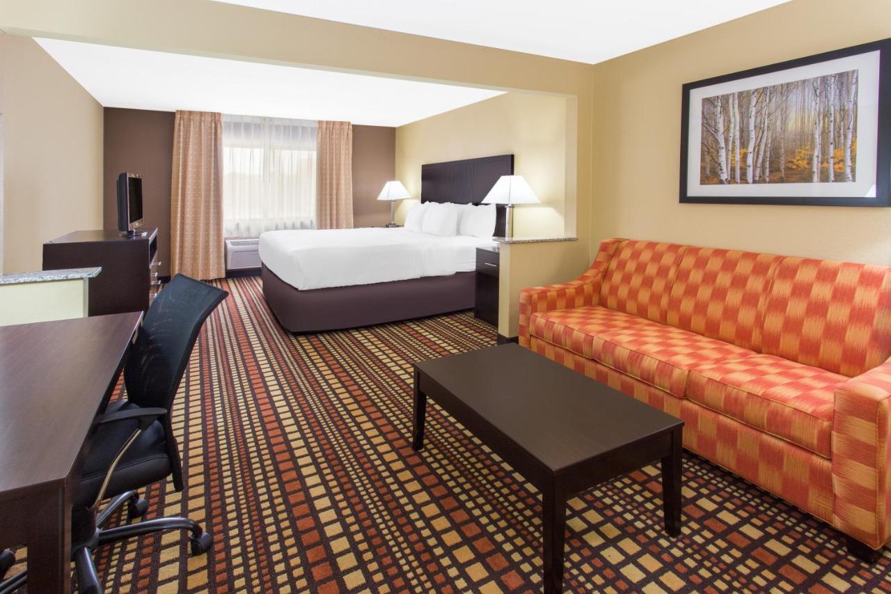 King Studio Suite - Non-Smoking at Days Inn & Suites by Wyndham Davenport East