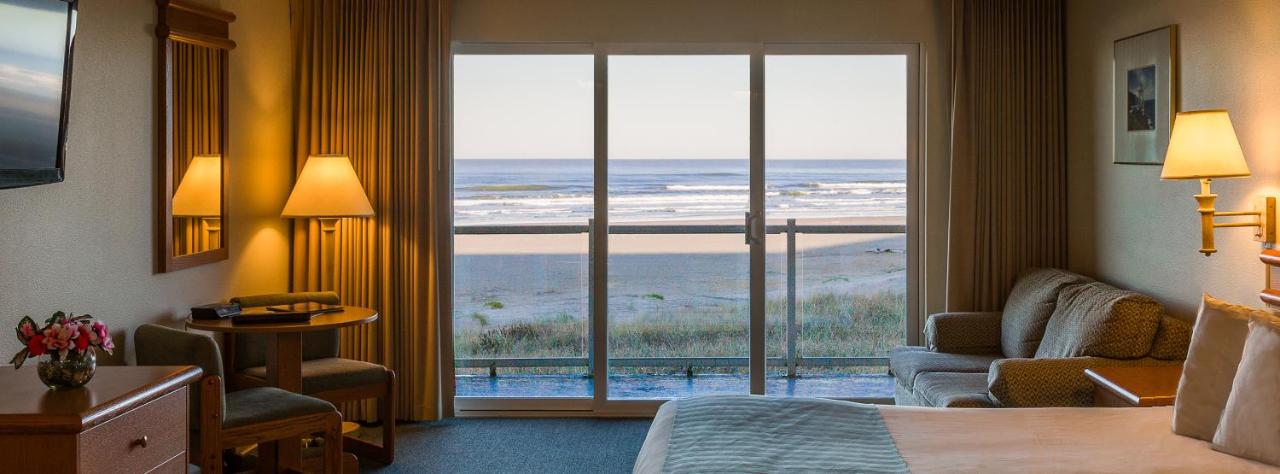 Deluxe King Room at Driftwood Shores Resort And Conference Center