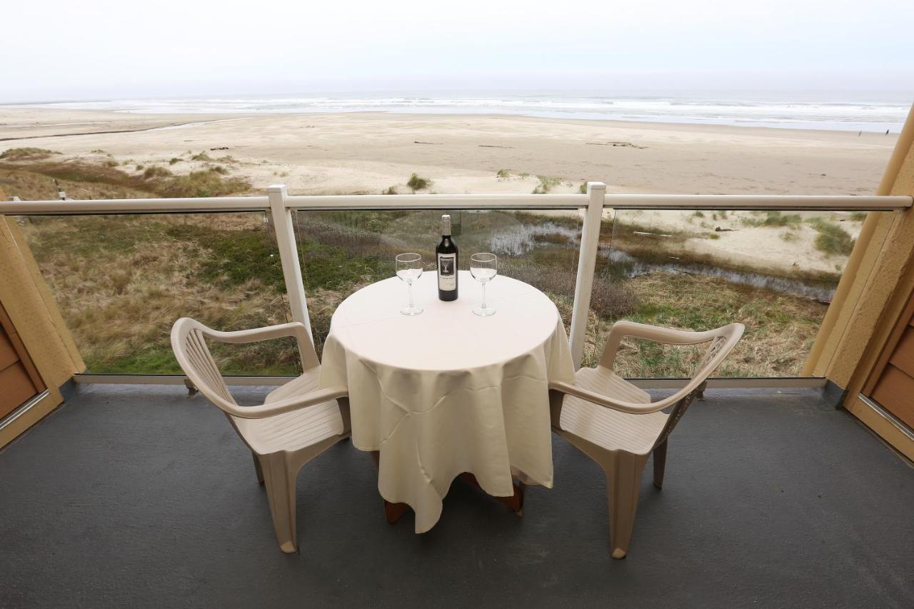 Queen Room at Driftwood Shores Resort And Conference Center