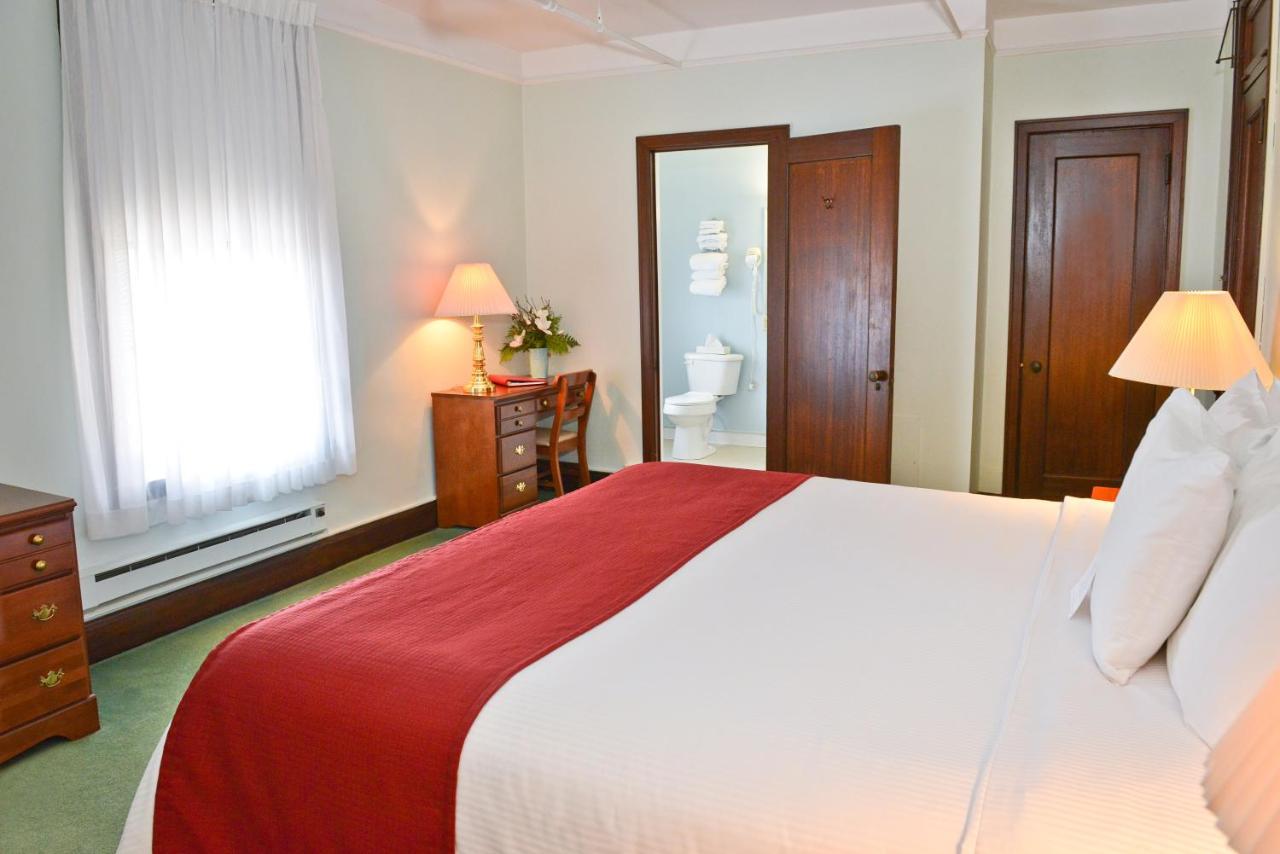 King Room with Seating Area - Hotel at Penn Wells Historic Hotel