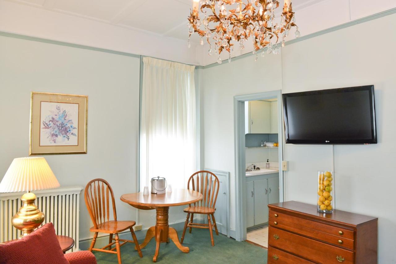 One Bedroom Family Room - Hotel at Penn Wells Historic Hotel