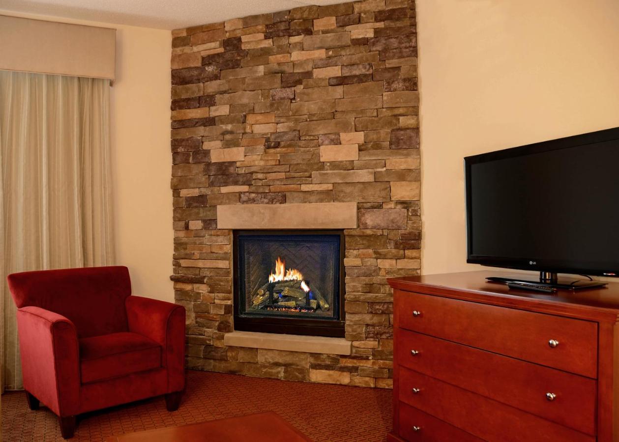 King Suite with Fireplace - Lodge at Penn Wells Lodge