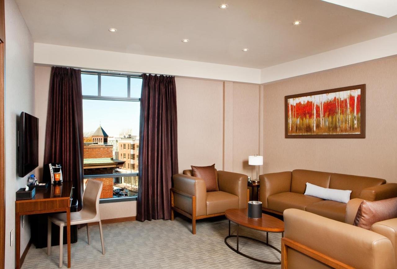 Queen Suite at Porter Square Hotel