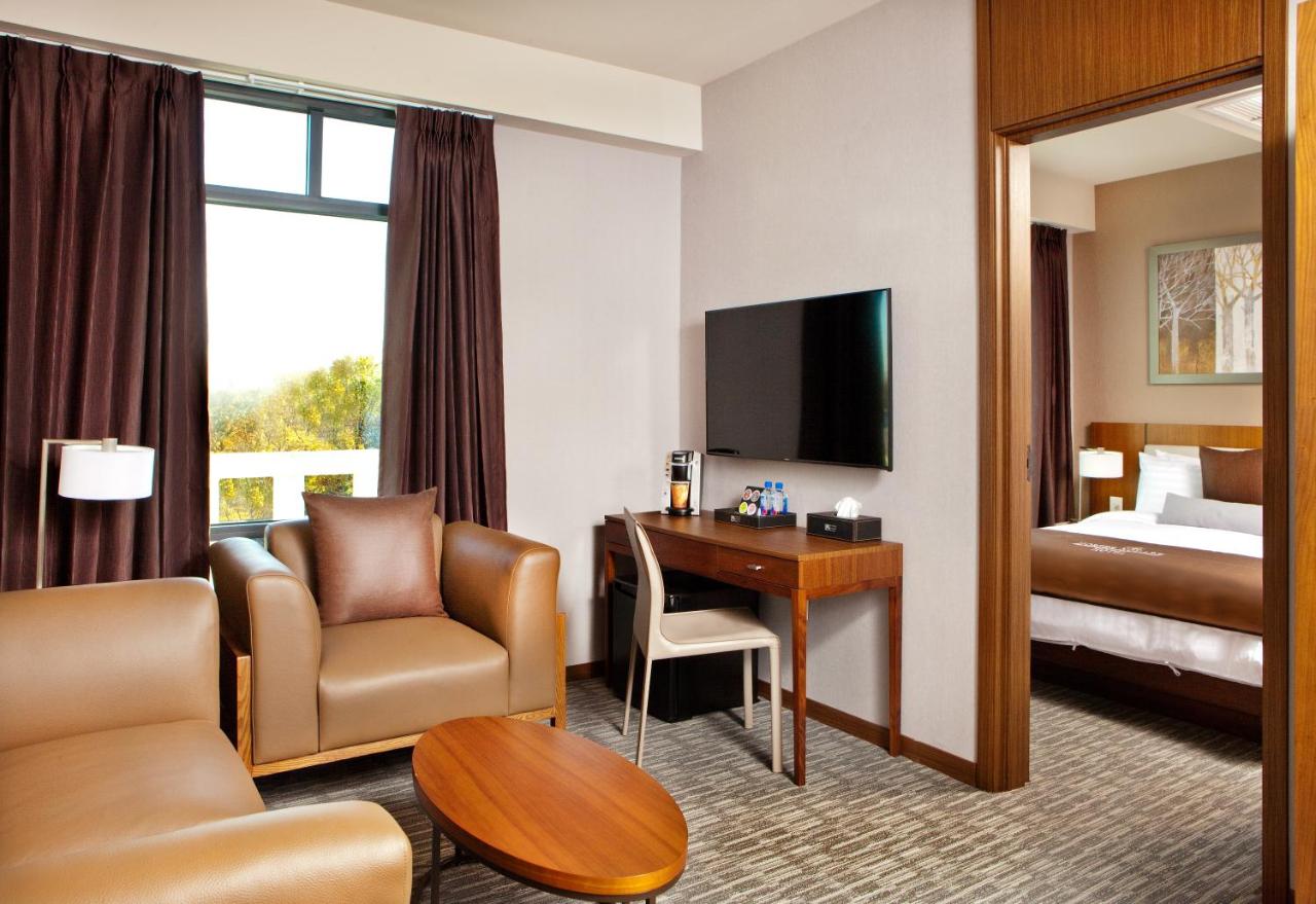 Queen Suite at Porter Square Hotel