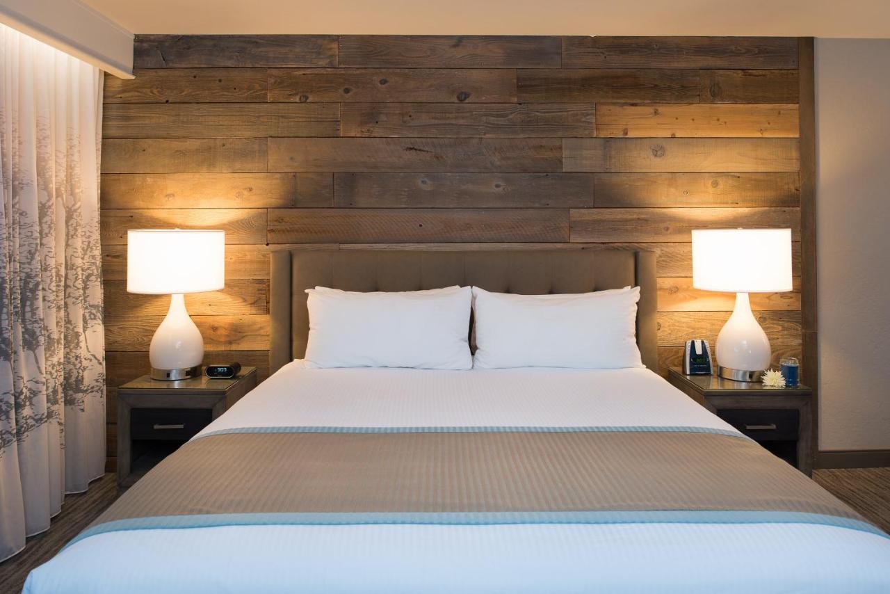 King Room - Disability Access at Hotel Azure