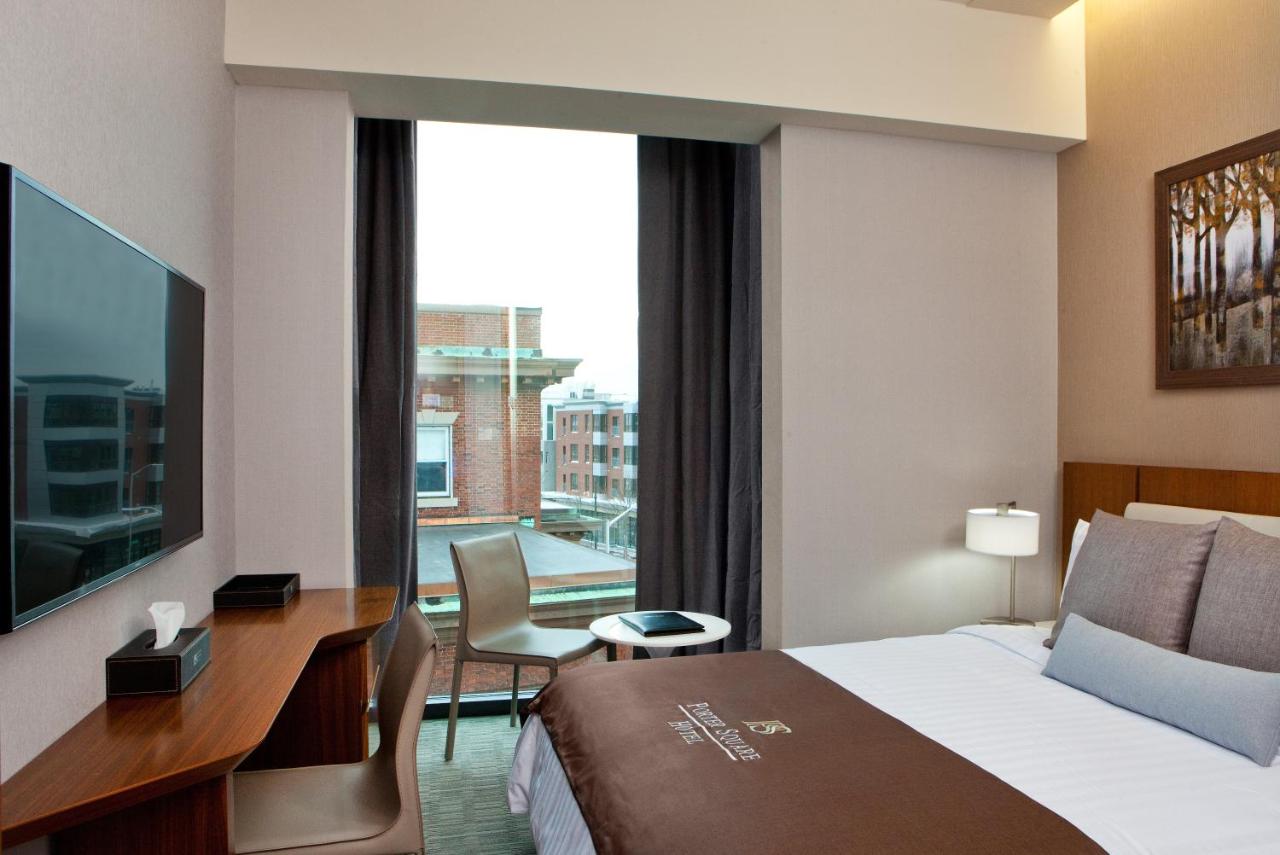 Deluxe Queen Room at Porter Square Hotel