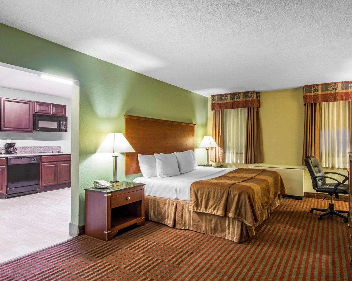 King Suite - Non-Smoking at MainStay Suites Williamsburg Historic Area