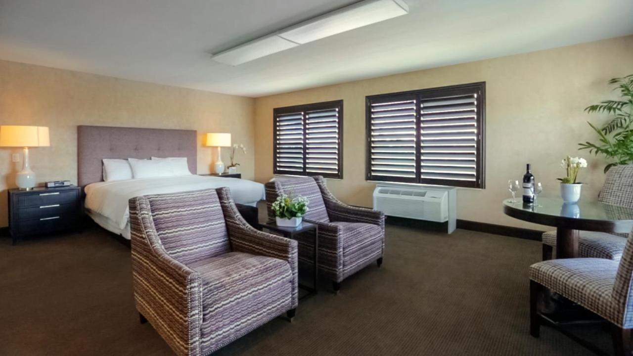 Deluxe King Suite at Cupertino Hotel