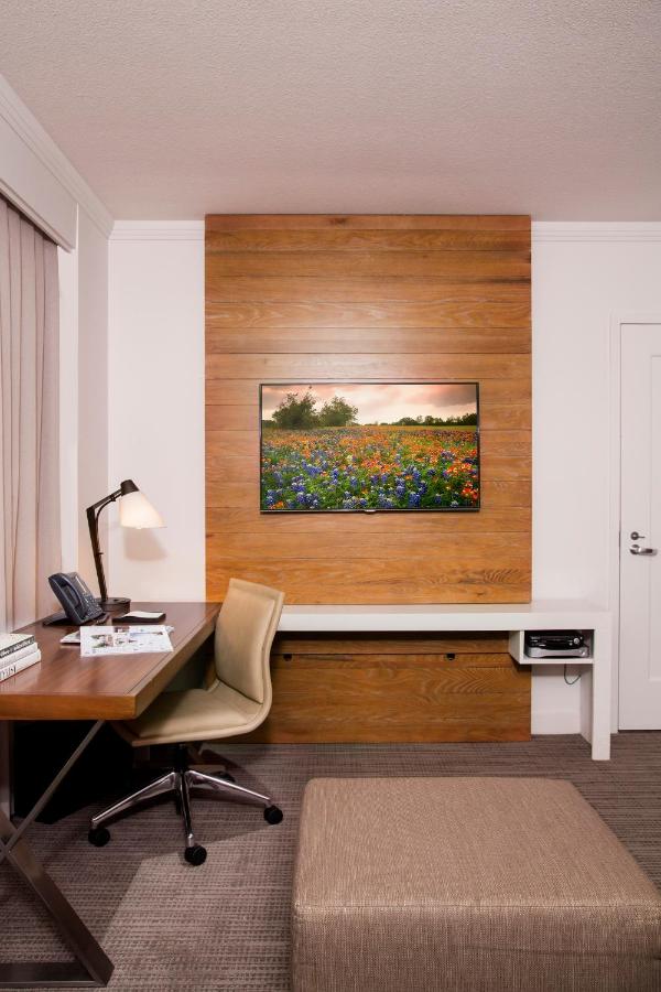 Executive King Room at AT&T Hotel & Conference Center at the University of Texas