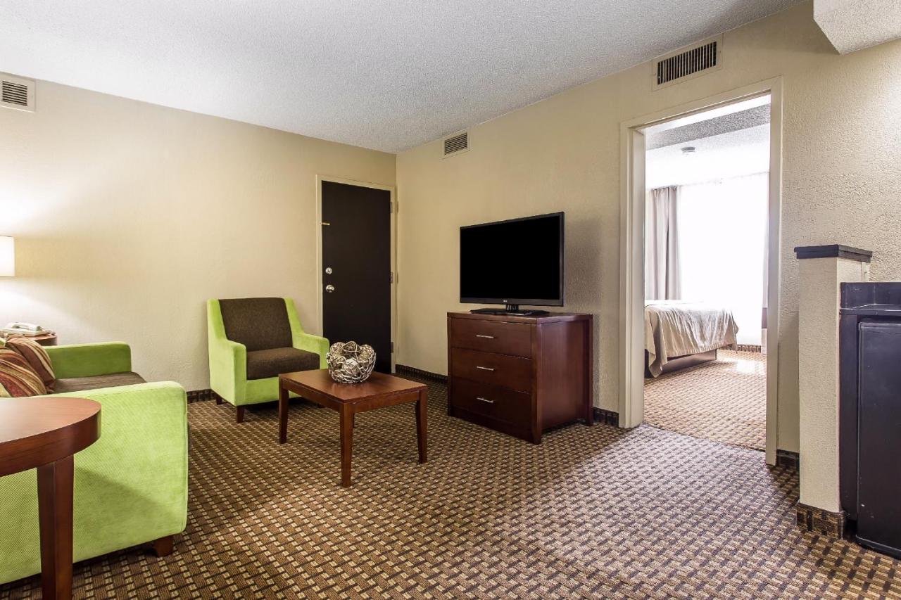 Superior King Suite at Comfort Inn Fort Mill Amusement Park at Carowinds Blvd