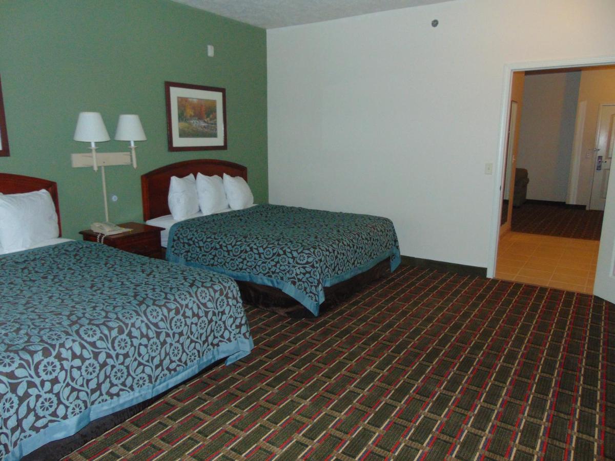 Deluxe Queen Suite - Non-Smoking at Days Inn by Wyndham Pentwater