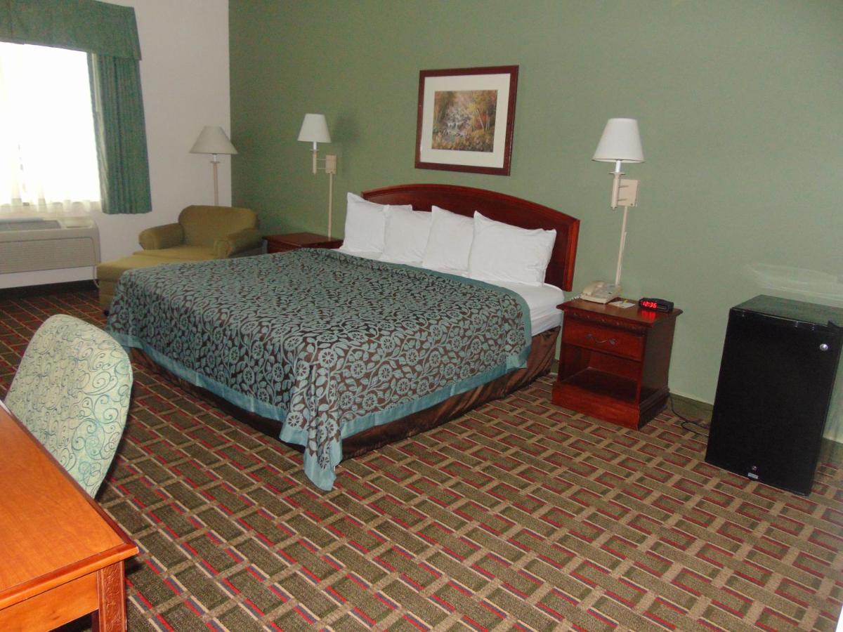 King Room - Non-Smoking at Days Inn by Wyndham Pentwater
