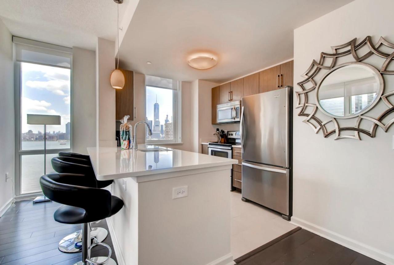 Two-Bedroom Apartment at Skyview Luxury Suites - New York City