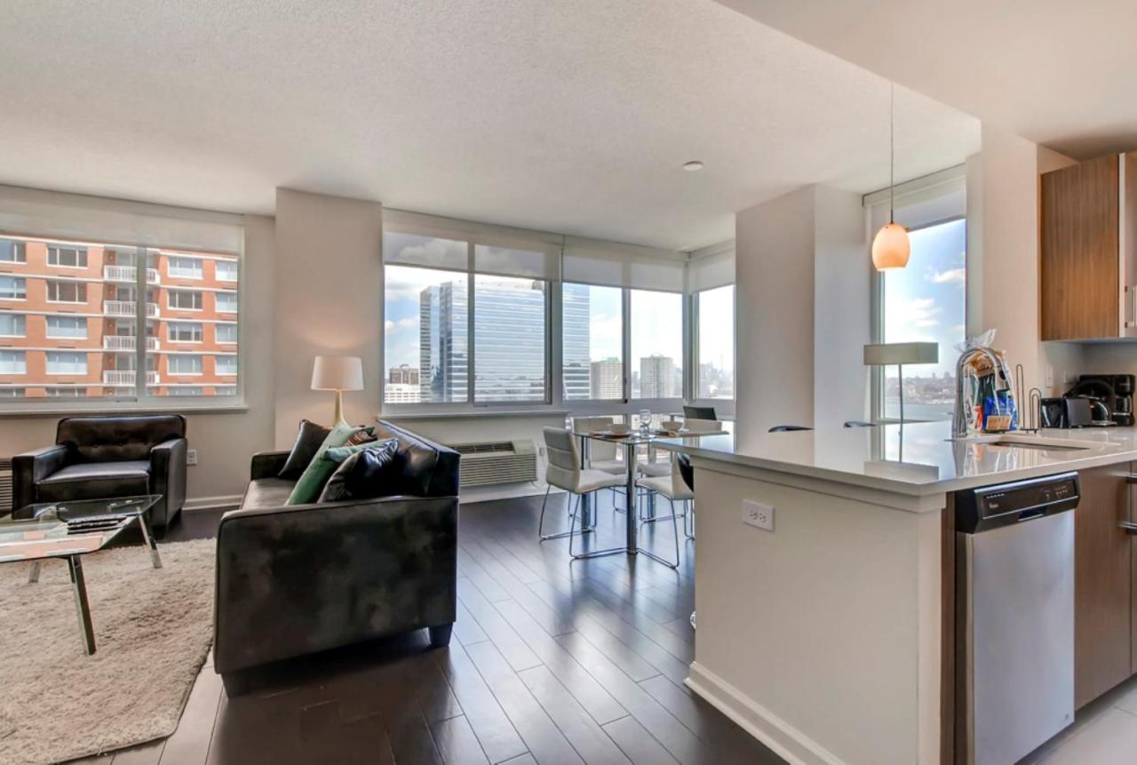 Two-Bedroom Apartment at Skyview Luxury Suites - New York City