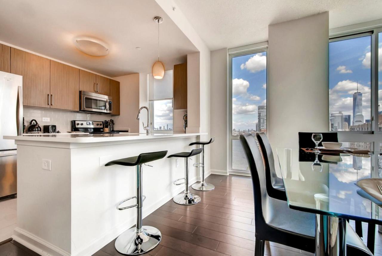 Three-Bedroom Apartment at Skyview Luxury Suites - New York City